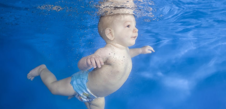 Couche piscine et bain jetable