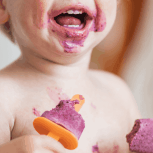 Bébé grignoteuse pendant la canicule
